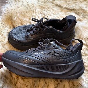Brooks Black Sneakers ghost max size 8.5 like new